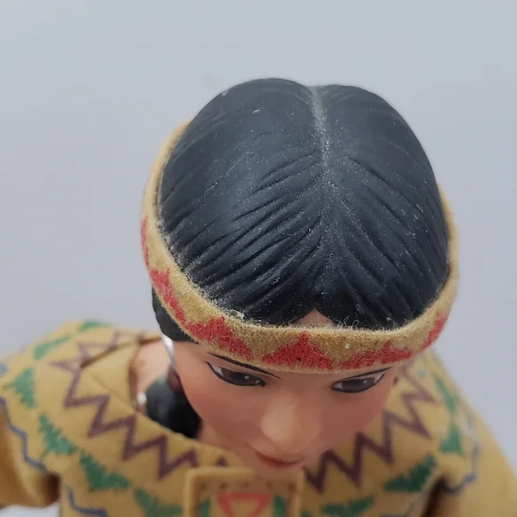 Avon Porcelain Figurine International Collection Tasime Native American Indian - Picture 9 of 15